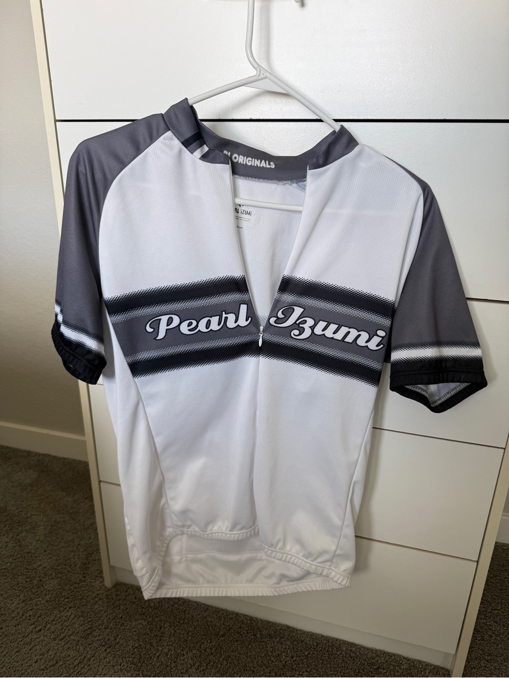Pearl Izumi men’s cycling jersey 
Size medium